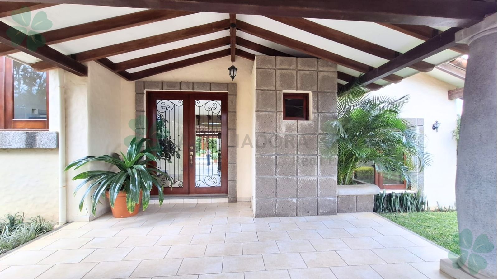 En venta linda casa en la Estancia de Santo Domingo