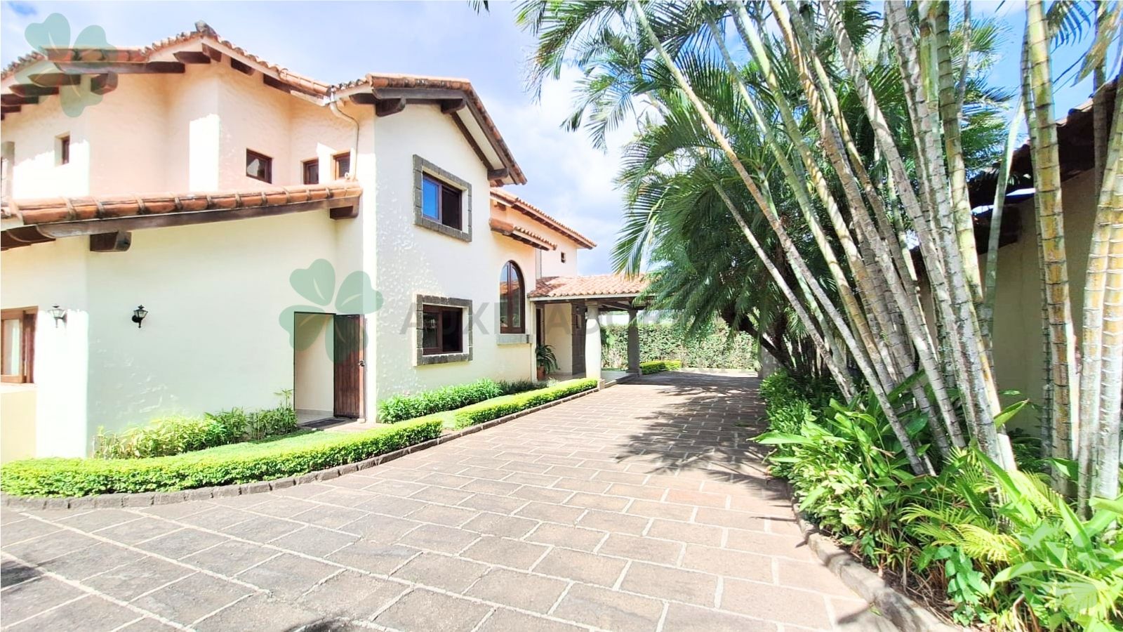 En venta linda casa en la Estancia de Santo Domingo