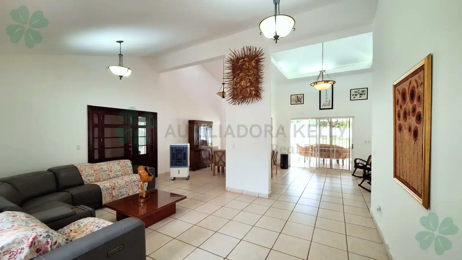 Renta de casa amueblada en las Colinas